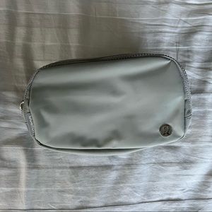 Lululemon everywhere belt bag extended strap silver drop